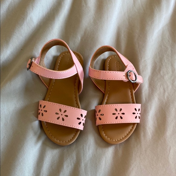 New Never Worn Old Navy Pink Floral Kids Sandals - Picture 1 of 2